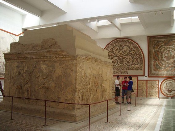 Mausoléu e mosaicos do período romano